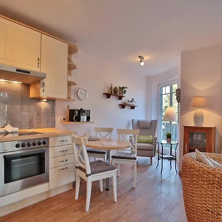 Am Am Strandallee 48 10 *