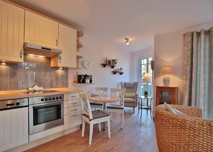 Am Am Strandallee 48 10 *